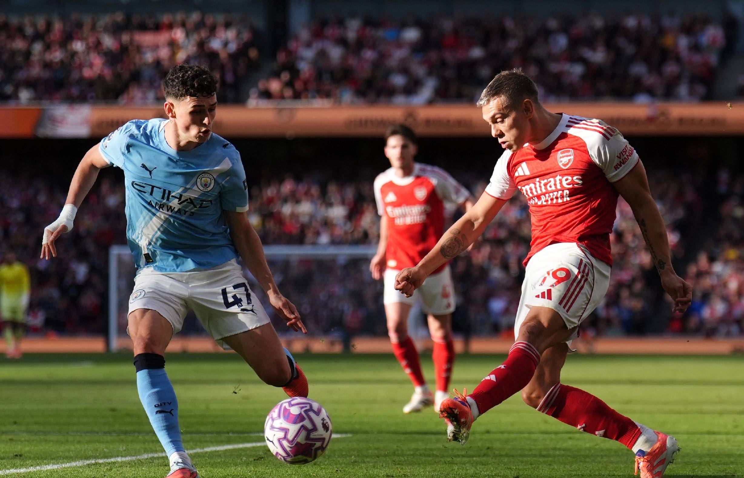 连续定位球丢球，拜仁本赛季首次两球落后