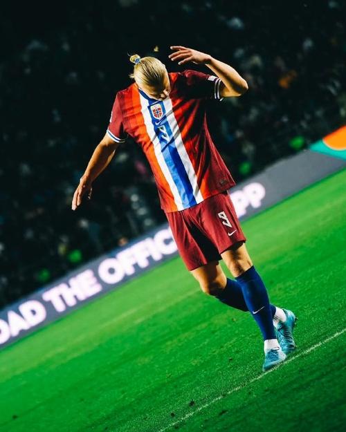 一日英超动向：曼城再具争冠实力，萨拉赫猛批斯洛特引发矛盾