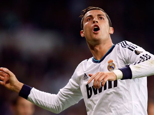 拜仁慕尼黑莱万多夫斯基帽子戏法